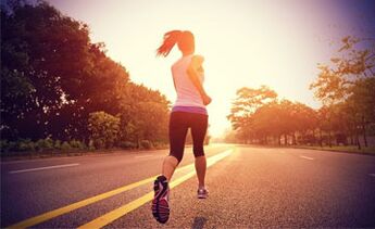 تساعد تمارين القلب، مثل الجري، على حرق الدهون في الساقين. 